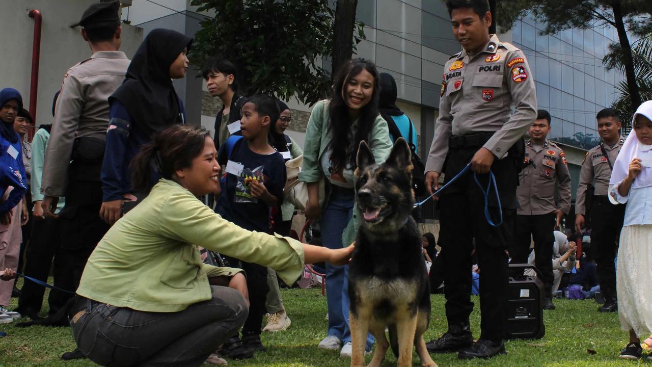 FOTO: Komunitas Jendela Jakarta Ajak Anak-Anak Kenali Peran Polisi Satwa