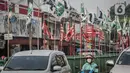 Selain membahayakan pengguna jalan atribut parpol juga merusak pemandangan kota.  (Liputan6.com/Faizal Fanani)