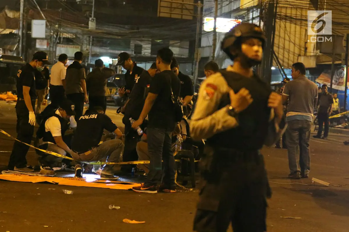 Polisi Lakukan Olah TKP Ledakan Kampung Melayu