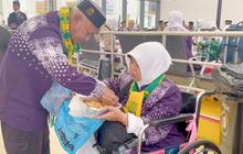Sebelum Bertolak ke Indonesia, Jemaah Haji Dapat Makanan Viral Gratis di Bandara KAIA Jeddah