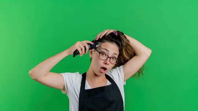 Penyebab dan Cara Menanganinya Hair Line Mulai Mundur (photo by freepik)