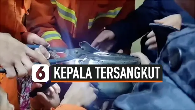 VIDEO: Kepala Balita Tersangkut Dalam Cerek Saat Bermain