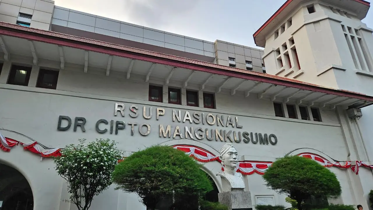 Pasien BPJS yang menceritakan pengalaman menunggu 8 jam untuk dapat ruangan ternyata menjalani perawatan di RSUPN Dr Cipto Mangunkusumo atau RSCM. (Foto: Liputan6.com/Aditya Eka Prawira)
