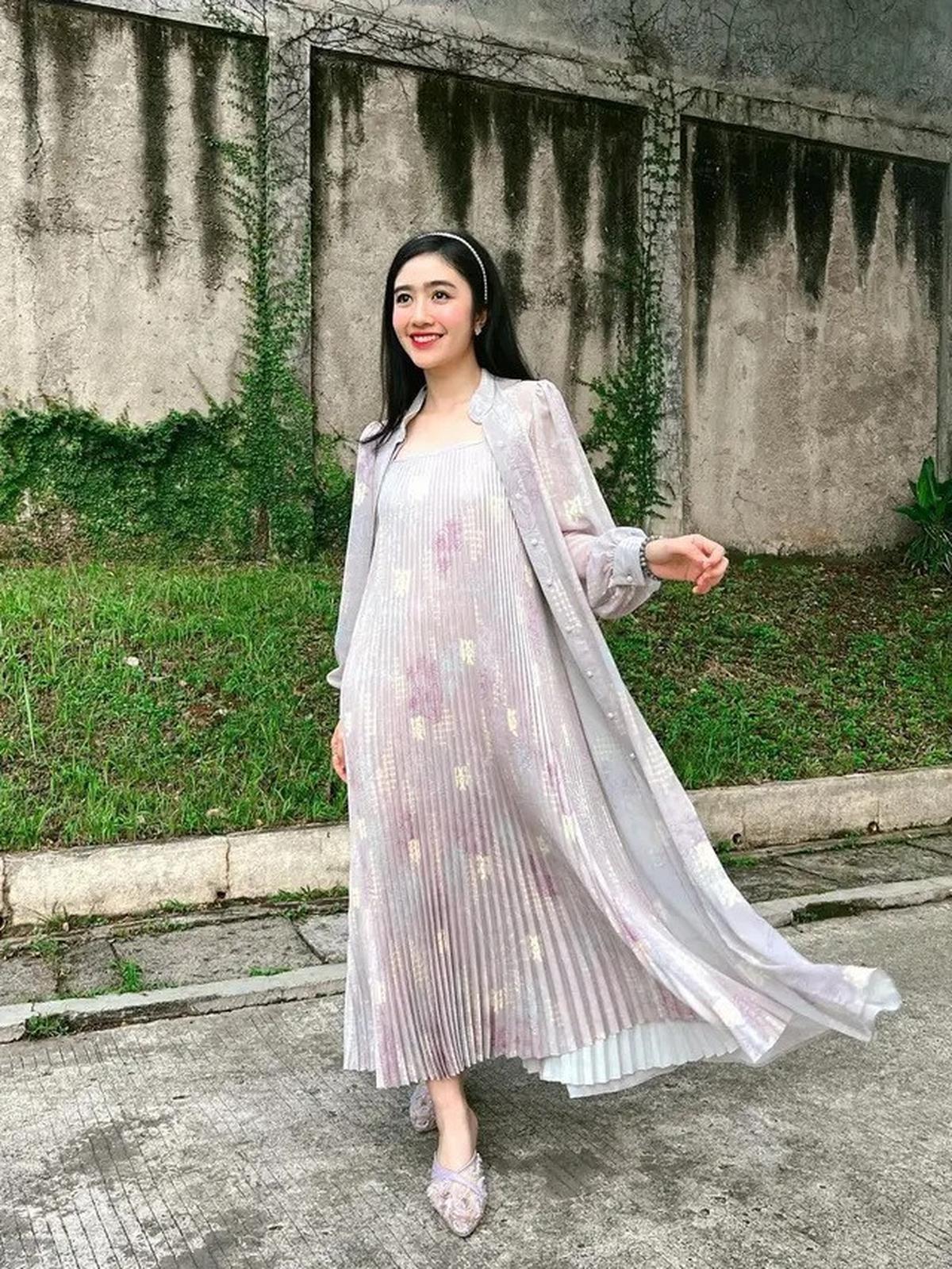 Inspirasi Gamis Elegan untuk Lebaran 2025 dari Deretan Artis Indonesia