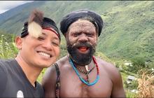 Saking Akrabnya dengan Prajurit Kopassus, Panglima Perang Moro Kogoya Pakai Baret Merah Jadi Sorotan