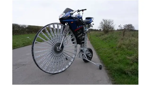 Unik, Insinyur Ini Modifikasi Motor Lama Jadi Sepeda Penny Farthing Tercepat di Dunia