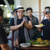 Pidi Baiq mempersiapkan kisah film Koboy Kampus.