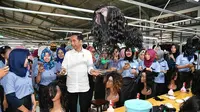 Presiden Jokowi meninjau pabrik pembuatan bulu mata palsu di Purbalingga, Jawa Tengah (Dok Foto: Biro Pers Istana)