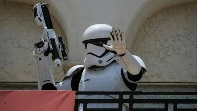 Disney Kerahkan Pasukan Star Wars untuk Terapkan Jarak Sosial