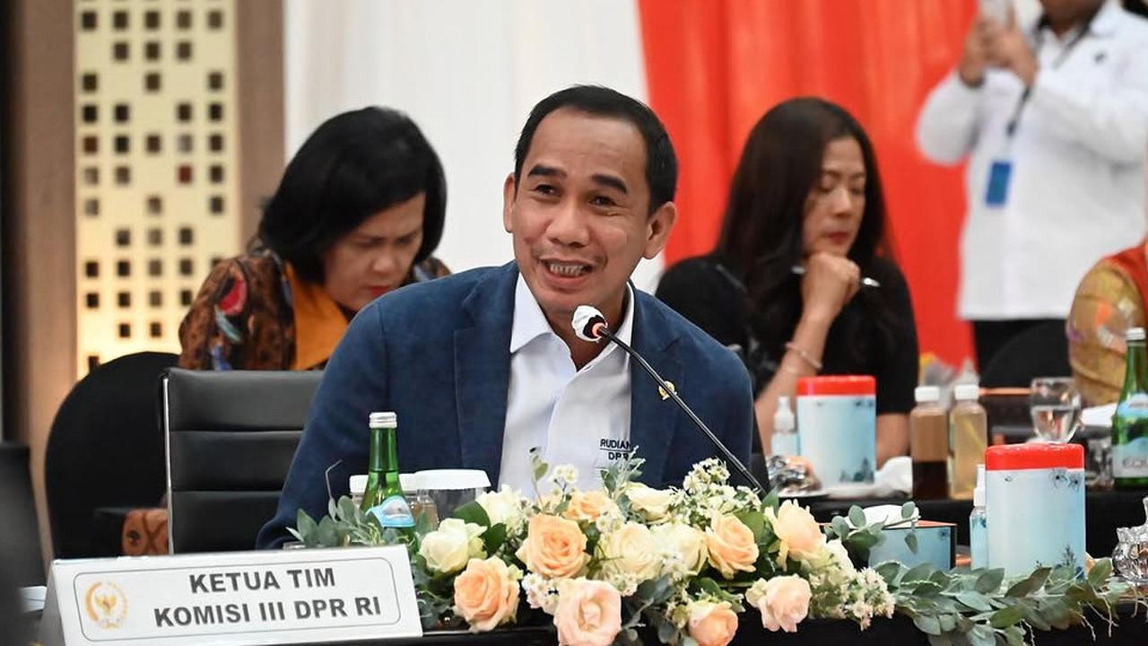 VIDEO: Depan Ketua KY, DPR Singgung Banyak Masyarakat Cibir Keputusan Hakim Tidak Adil!