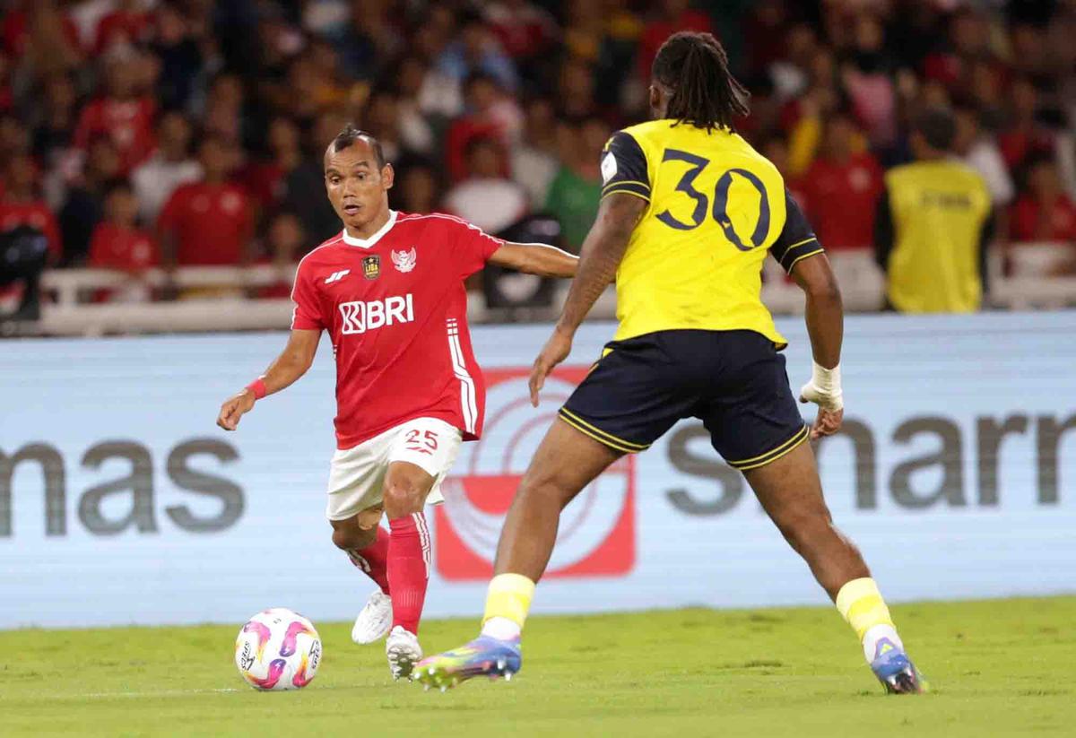 FOTO: Hujan Gol di SUGBK: Oxford United Libas Indonesia All Star 3-6 di  Laga Perdana Piala Presiden 2025