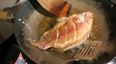 Tips Menggoreng Ikan Agar Tidak Lengket Dan Hancur Lifestyle Fimela Com