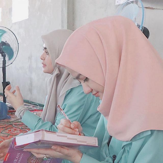 5 Momen Seleb Tanah Air Belajar Mengaji