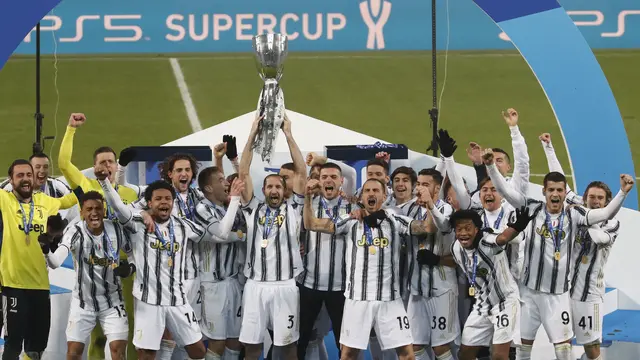 Euforia Pemain Juventus Juara Piala Super Italia