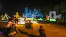 Festival ini menawarkan berbagai pengalaman menarik bagi pengunjung. Tampak dalam foto, pengunjung menikmati suasana Charming Chiang Mai Flower Festival di Chiang Mai, Thailand, pada Kamis (11/12/2025). (Bola.com/Bagaskara Lazuardi)