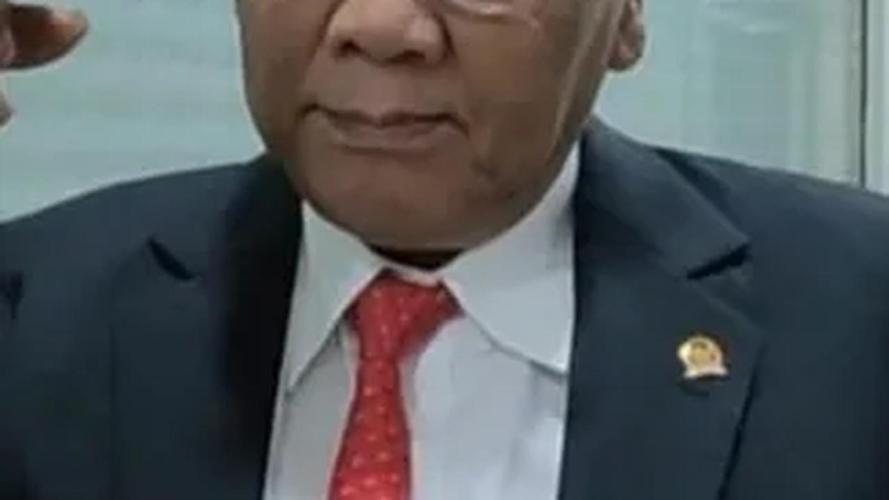 Menanggapi gugatan ini, Ketua DPP PDI Perjuangan Bambang Wuryanto memberikan komentar keras terhadap uji materi ini. Terlebih masa jabatan Ketua Umum PDIP Megawati Soekarnoputri juga disinggung dalam gugatan itu.
