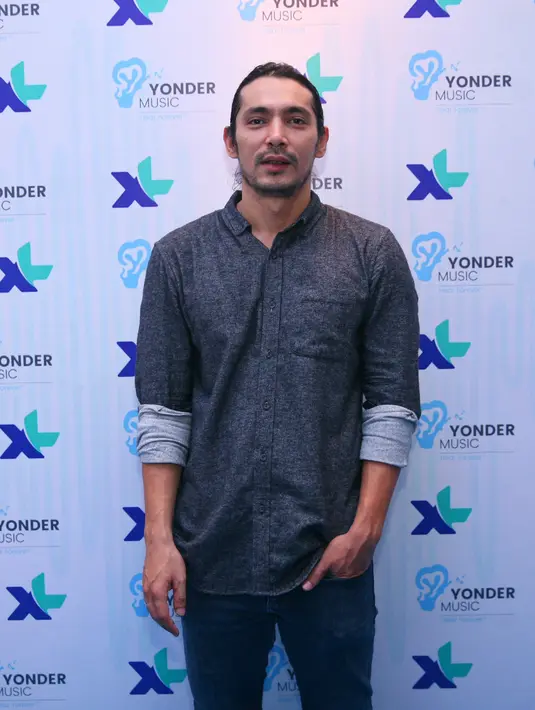 Abimana Aryasatya melihat proses regenerasi dalam film terbilang lambat. Kini, ia menyiapkan untuk proses tersebut agar terus berjalan. "Anak-anak ini adalah masa depan gue juga yang nantinya akan menjadi filmmaker," ucapnya. (Nurwahyunan/Bintang.com)