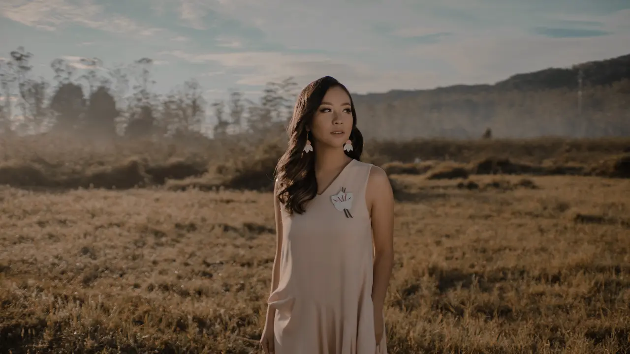 Penyanyi Gloria Jessica baru saja merilis singel terbaru yang berjudul "I Just Wanna Love You".