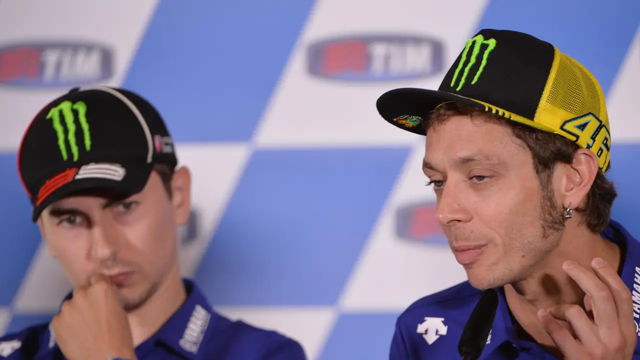 Jorge Lorenzo - Valentino Rossi (EPA/Maurizio Brambatti)