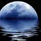 Bulan Biru Menghampiri Langit Bumi. (Space)