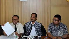 KPK menggelar konferensi pers terkait penetapan calon Kapolri Komjen Pol Budi Gunawan sebagai tersangka kasus transaksi mencurigakan, Jakarta, Selasa (13/1/2015). (Liputan6.com/Miftahul Hayat)