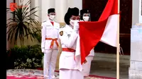 Presiden Jokowi mengukuhkan delapan anggota Paskibraka yang akan bertugas pada upacara HUT ke-75 RI di Istana. (Youtube Setpres)