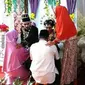 Momen nyeleneh saat sungkeman (sumber: 1cak.com)