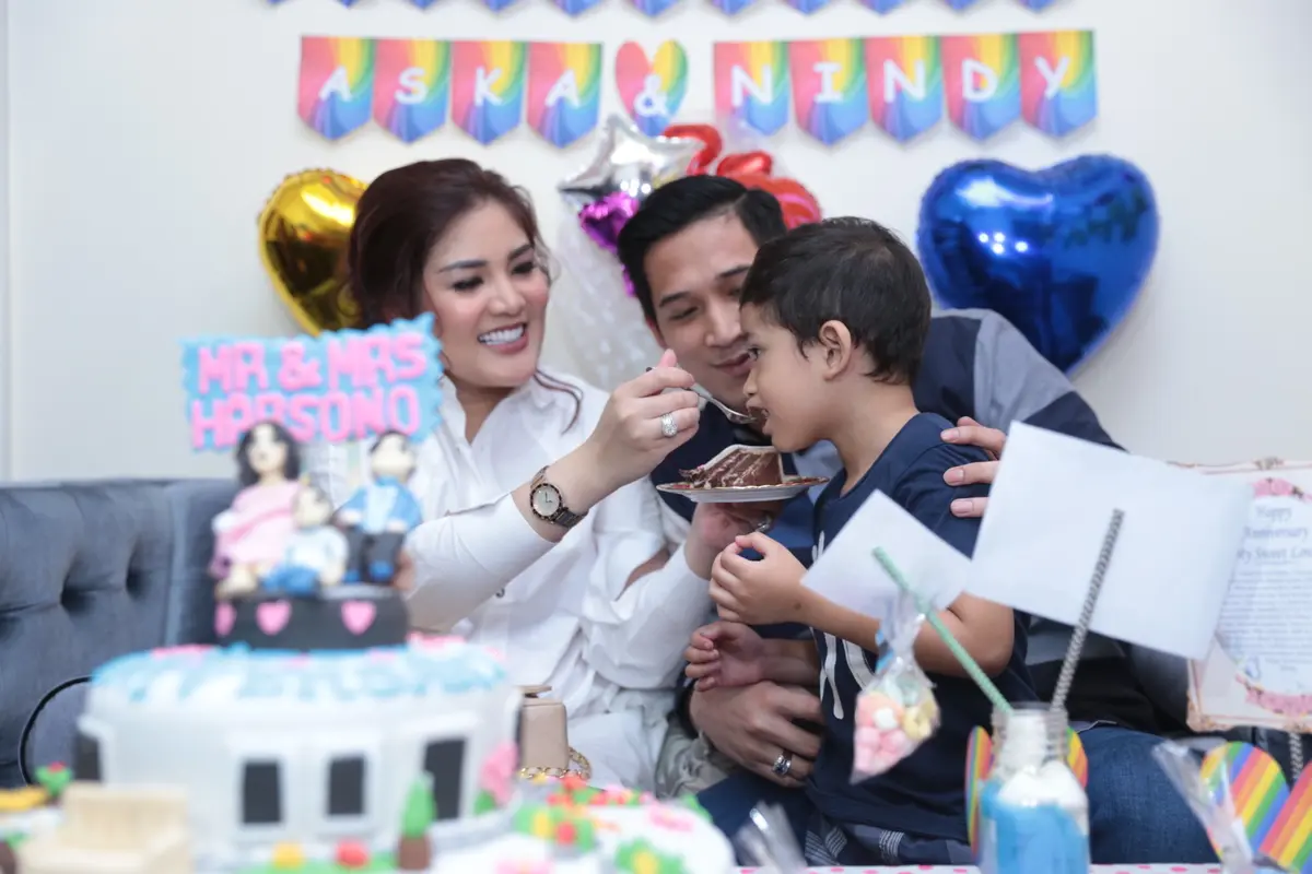 [Bintang] Nindy Ayunda dan Askara Parasady Harsono 