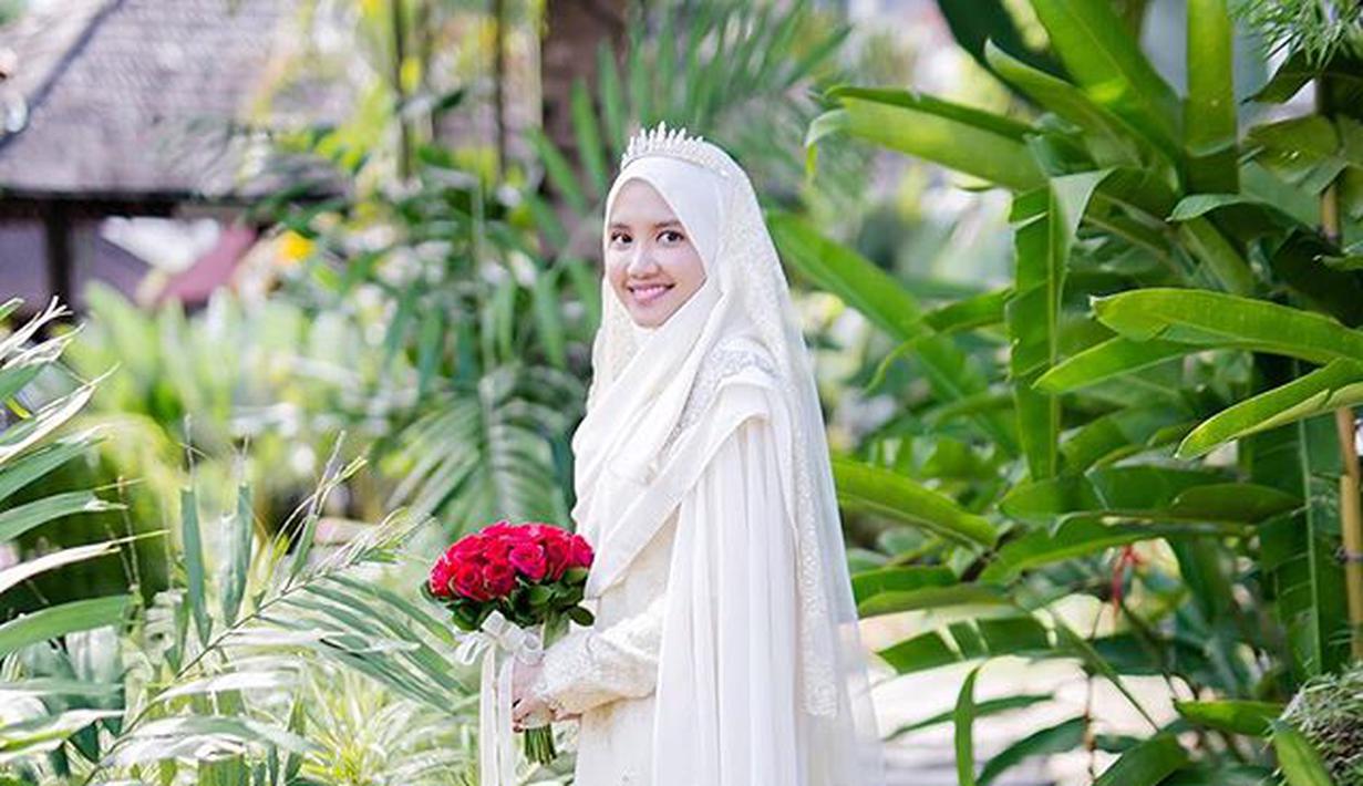 Inspirasi Gaun Pengantin Hijab Warna Putih Cocok Untuk Akad Nikah