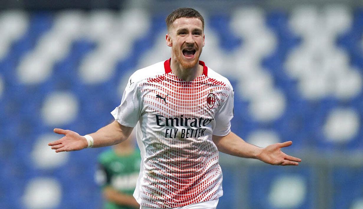 Pemain AC Milan, Alexis Saelemaekers, melakukan selebrasi usai mencetak gol ke gawang Sassuolo pada laga Liga Italia di Stadion Mapei, Minggu (20/12/2020). AC Milan menang dengan skor 2-1. (Spada/LaPresse via AP)