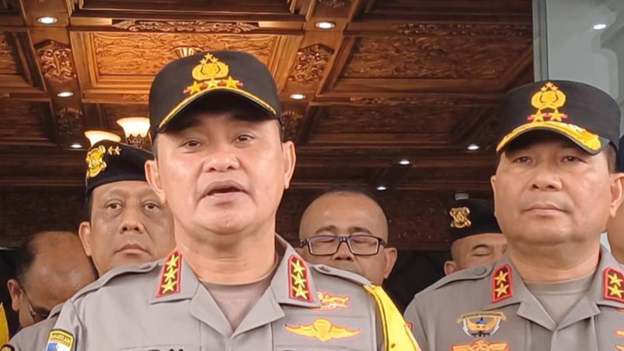Kepala Operasi (Kaops) Mantap Brata Komisaris Jendral (Komjen) Pol Fadil Imran, Wakil Kepala Operasi (Wakaops) Komjen Pol Imam Widodo dan sejumlah Jenderal Polri datangi Kantor KPU Pusat . (Merdeka.com/Rahmat Baihaqi)