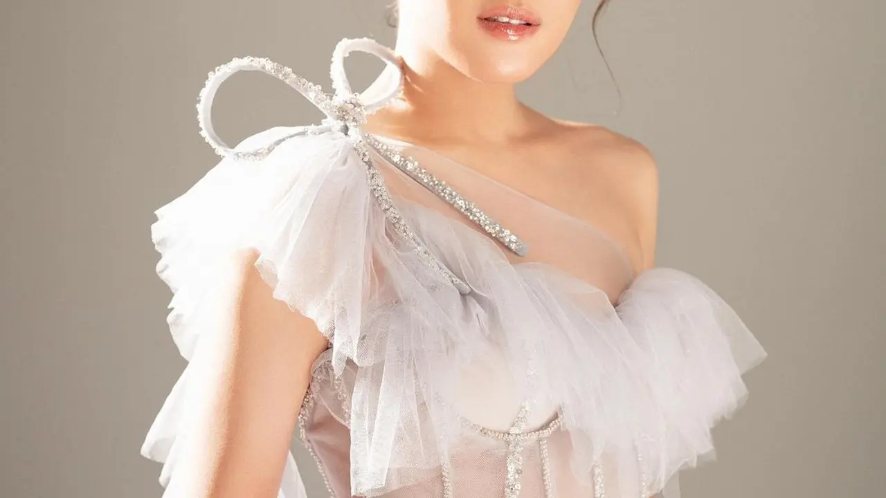 Kerap Disebut Mirip Song Hye Kyo, Intip 6 Gaya Rambut Shandy Aulia yang Selalu Terlihat Elegan