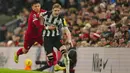 Liverpool memukul tamunya Newcastle United dengan skor 4-2.  (AP Photo/Jon Super)