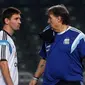 Gerardo Martino menyarankan agar striker Lionel Messi mungkin harus bermain di sayap kanan