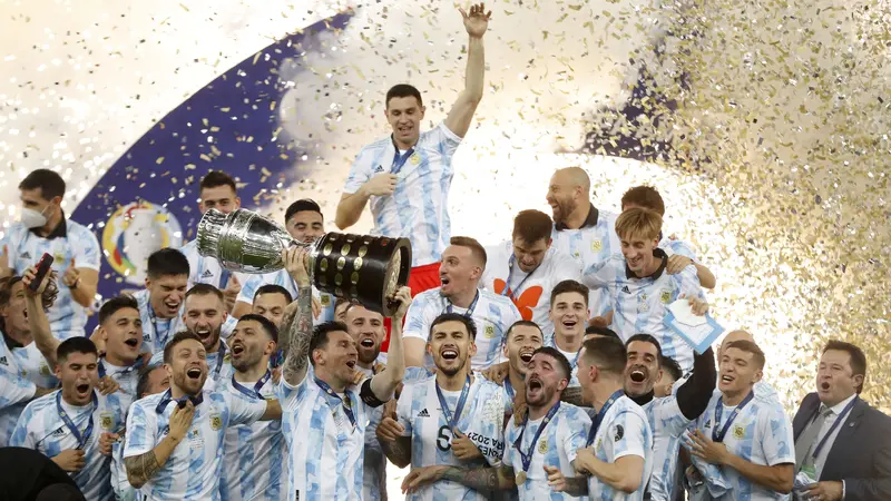 Foto Copa America: Argentina Rebut Trofi Copa America 2021 setelah Tumbangkan Juara Bertahan Brasil