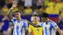 Pemain Argentina, Angel Di Maria meneteskan air mata saat digantikan oleh Nicolas Otamendi pada laga final Copa America 2024 melawan Kolombia di Hard Rock Stadium, Miami, Florida, Senin (15/07/2024) WIB. (AFP/Buda Mendes)