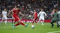 Gol James Rodriguez tak cukup membuat Bayern Munchen melangkah ke final Liga Champions 2018. (doc. UEFA)