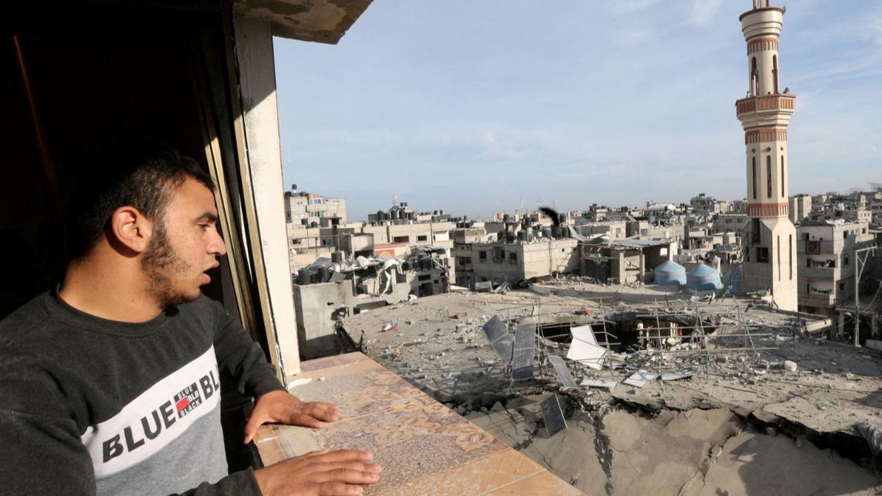 Kondisi Kota Rafah di Gaza Selatan semakin memprihatinkan setelah militer zionis Israel menghujani serangan udara. Foto: REUTERS/Ibraheem Abu Mustafa