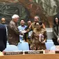 Menteri Luar Negeri RI Retno Marsudi (tengah) dan sejumlah delegasi anggota Dewan Keamanan PBB mengenakan batik saat sidang Dewan Keamanan PBB di New York, Amerika Serikat, Selasa (7/5/ 2019). (Liputan6.com/Pool/Kemenlu)