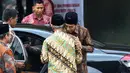Presiden Joko Widodo tiba di Kantor Pimpinan Pusat Muhammadiyah, Jakarta, Selasa (8/11). Kunjungan Presiden Jokowi ke PP Muhammadiyah ini masih dalam rangka melakukan konsolidasi atau dialog dengan ormas Islam. (Liputan6.com/Faizal Fanani)