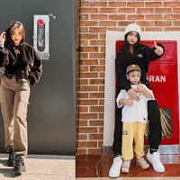 OOTD dengan gaya skena banyak digandrungi generasi milenial, termasuk Fuji Utami. Ia pun menerapkan konsep outfit ini saat liburan ke Korea Selatan [@fuji_an]