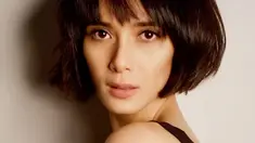 Sebagai seorang model, istri dari Fachri Albar ini pun kerap mengubah gaya rambut. Dengan gaya rambut pendek, Renata Kusmanto nampak lebih fresh dan awet muda. (Liputan6.com/IG/@renata711)