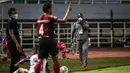 Pelatih Persipura Jayapura, Jacksen F. Tiago saat laga pekan pertama BRI Liga 1 2021/2022 melawan Persita Tangerang di Stadion Pakansari, Bogor, Sabtu (28/08/2021). Persipura kalah 1-2. (Bola.com/Bagaskara Lazuardi)