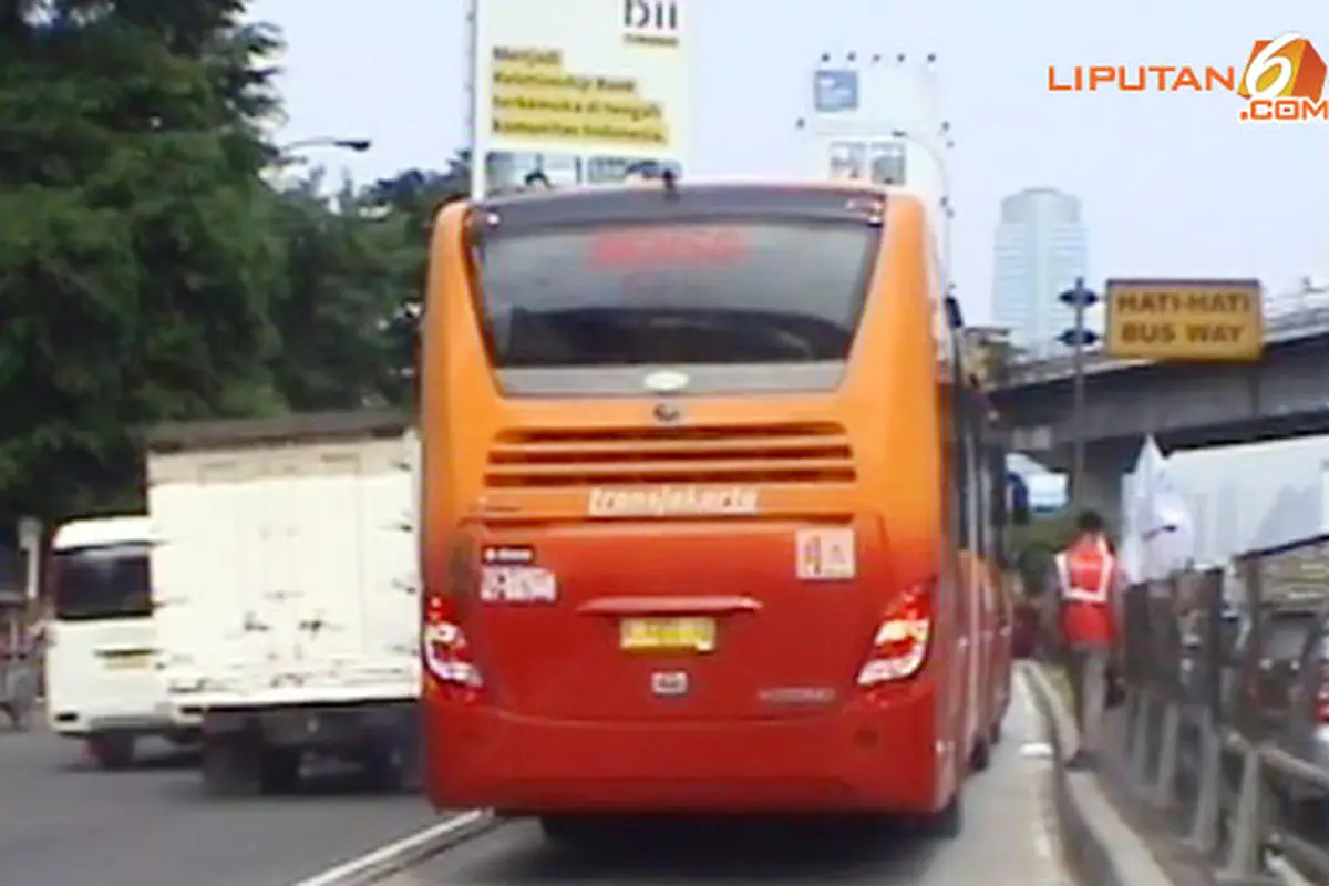 busway-mogok-140211c.jpg
