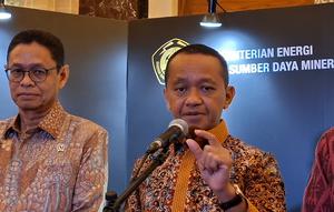 Menteri Energi dan Sumber Daya Mineral (ESDM) Bahlil Lahadalia&nbsp;usai acara Anugerah Subroto, di Hotel Kempinski, Jakarta, Jumat (24/10/2025). (Liputan6.com/Arief)