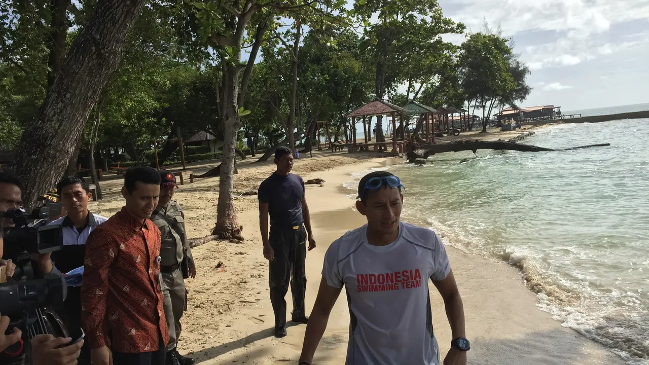 Wakil Gubernur DKI Jakarta Sandiaga Sandiaga Uno menyambangi Pulau Bidadari, Kepulauan Seribu pada hari Senin (29/1/2018).
