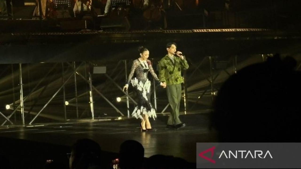 Afgan dan Mahalini Memukau Penonton dengan Duet "Sadis" di Konser Retrospektif