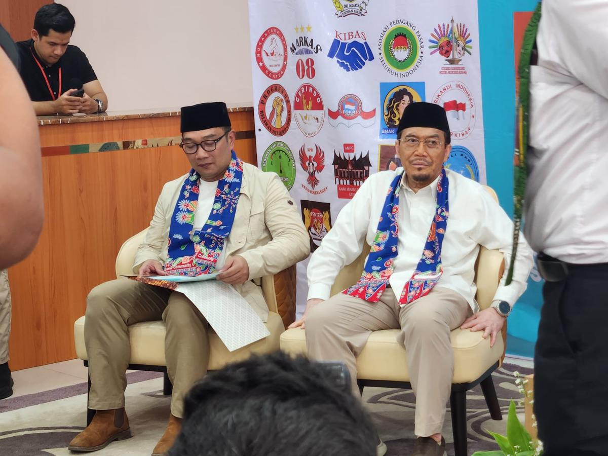 Calon gubernur dan wakil gubernur Jakarta Ridwan Kamil alias RK-Suswono menghadiri acara deklarasi dukungan dari Gabungan Relawan Ridwan Kamil-Suswono (Garnisun) 08 di wilayah Cakung, Jakarta Timur (Liputan6.com/Nanda Perdana Putra)