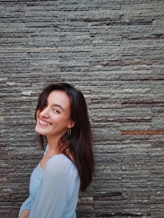Wajahnya yang cantik, bakat akting mumpuni, suara merdu, dan pembawaannya yang kalem bikin siapapun mudah jatuh hati pada Mawar de Jongh. (FOTO: instagram.com/mawar_eva)