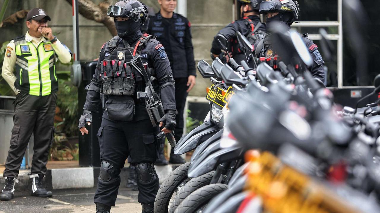 Gedung KPK Dijaga Ketat Polisi Bersenjata Saat Hasto Kristiyanto Diperiksa